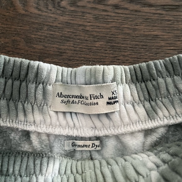 Abercrombie and Fitch Sunday Sweat Short - Picture 2 of 3